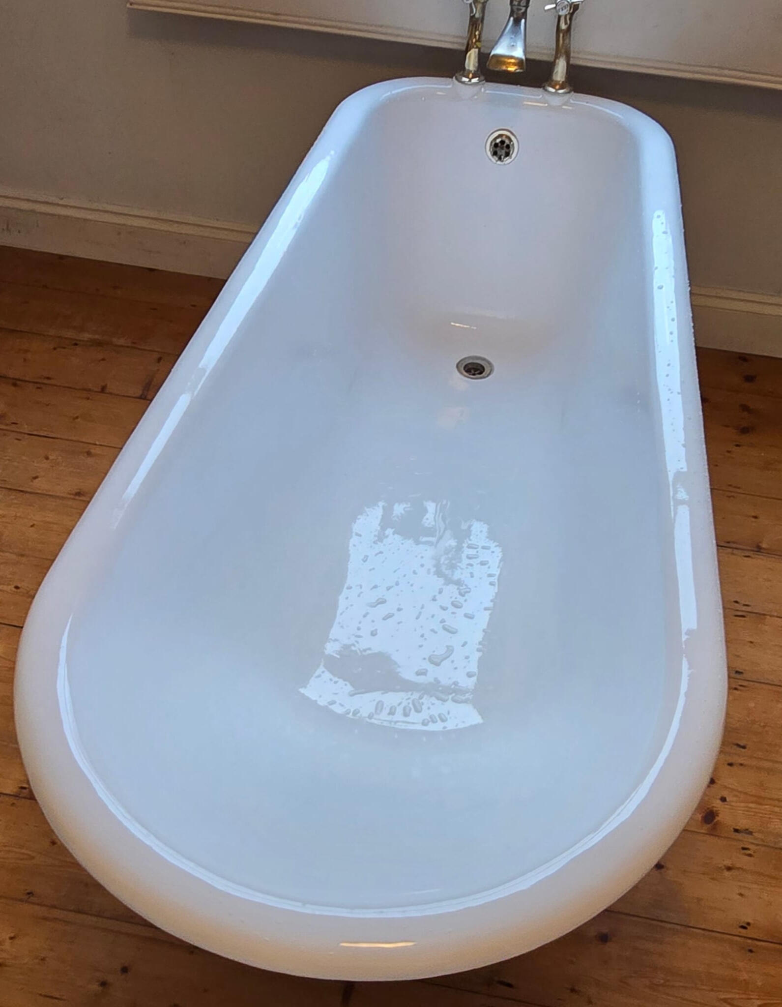 Cast iron bath re-enamelling and resurfacing in Earlsdon, Coventry